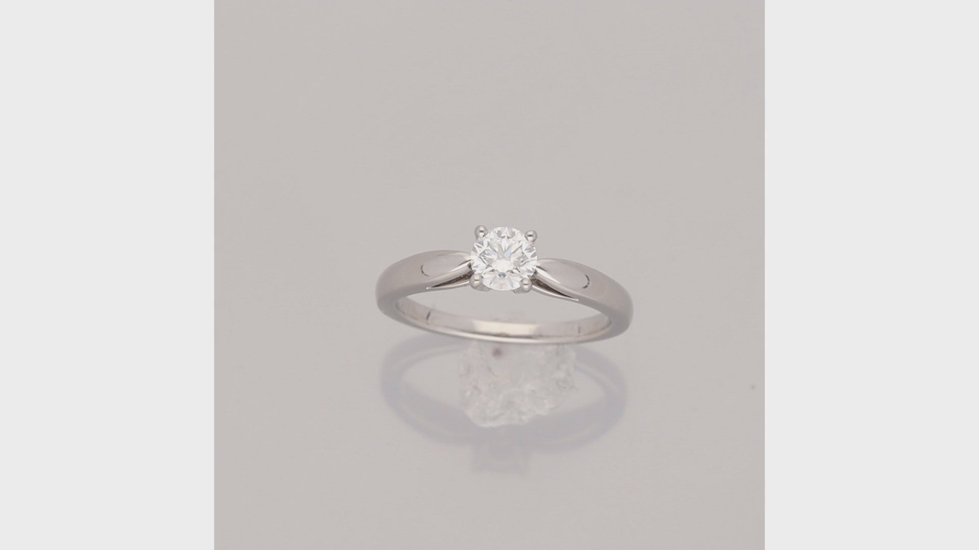 Van Cleef&Arpels Bonheur Solitaire Ring